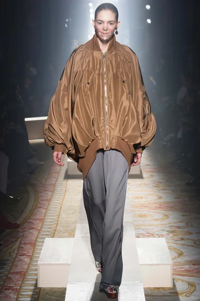 Look 12